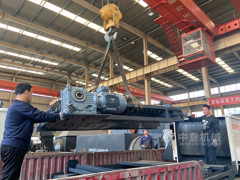 Plate Chain Feeder Is Being Loaded And Shipped.jpg Plate Chain Feeder Is Being Loaded And Shipped.jpg