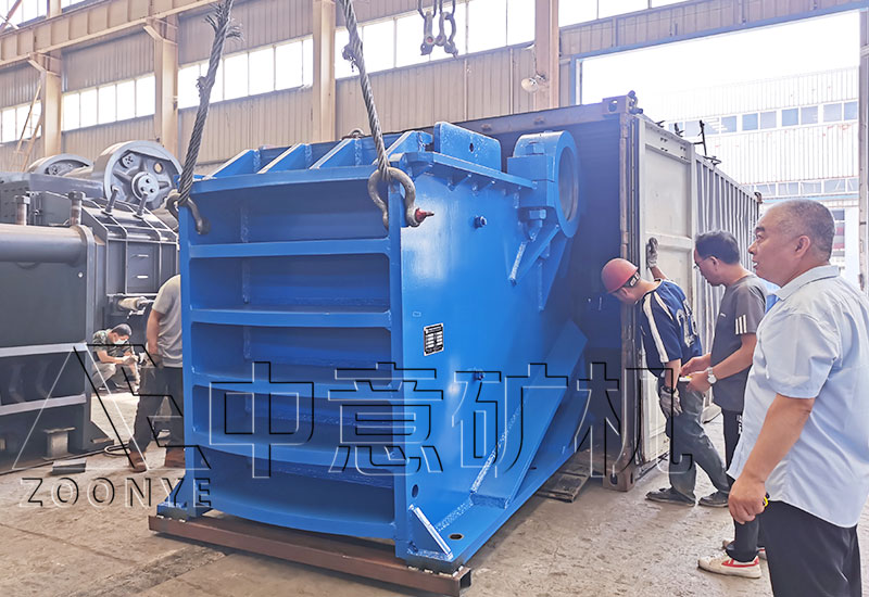 颚式破碎机正在装车